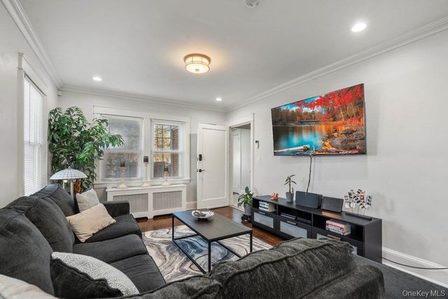 9 George Street lower, Glen Cove, NY 11542