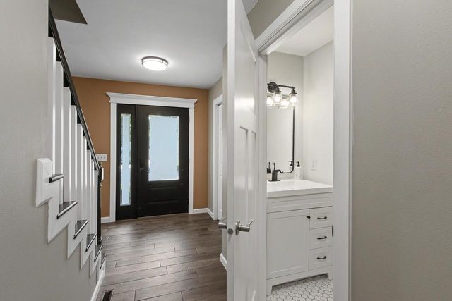 800 Sunnybrook Drive, Deforest, WI 53532