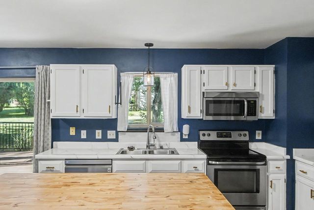 800 Sunnybrook Drive, Deforest, WI 53532