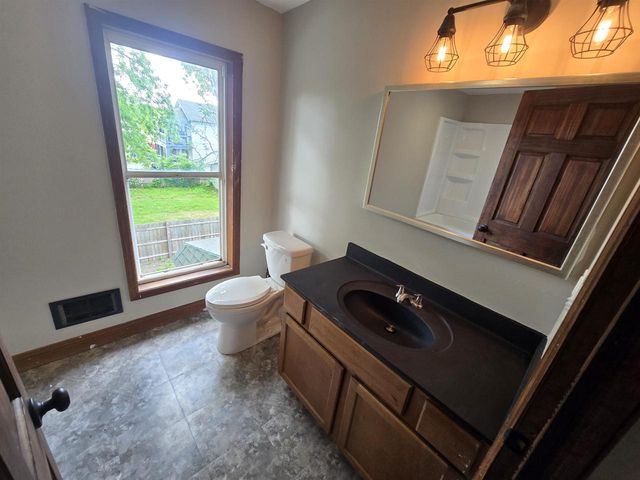 206 Linn Street, Janesville, WI 53548