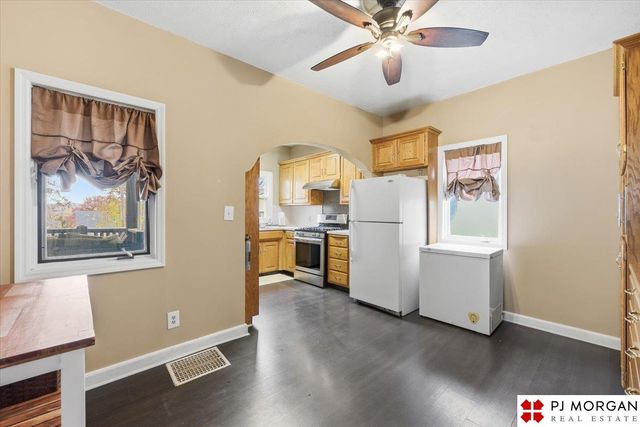 2806 S 33rd Street, Omaha, NE 68105