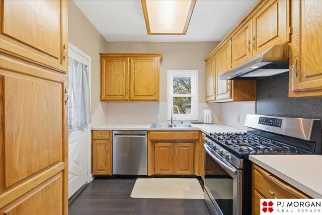 2806 S 33rd Street, Omaha, NE 68105