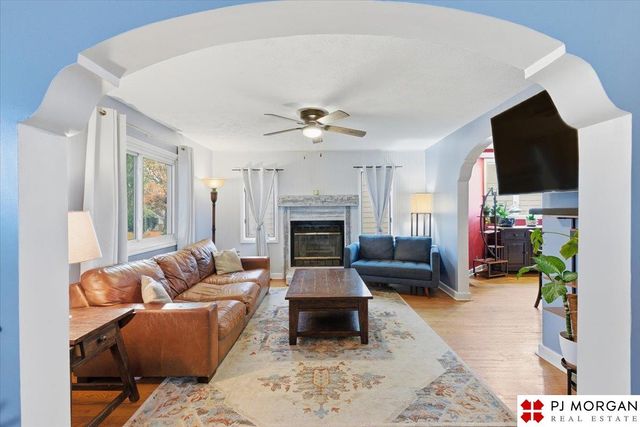 2806 S 33rd Street, Omaha, NE 68105