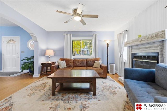 2806 S 33rd Street, Omaha, NE 68105