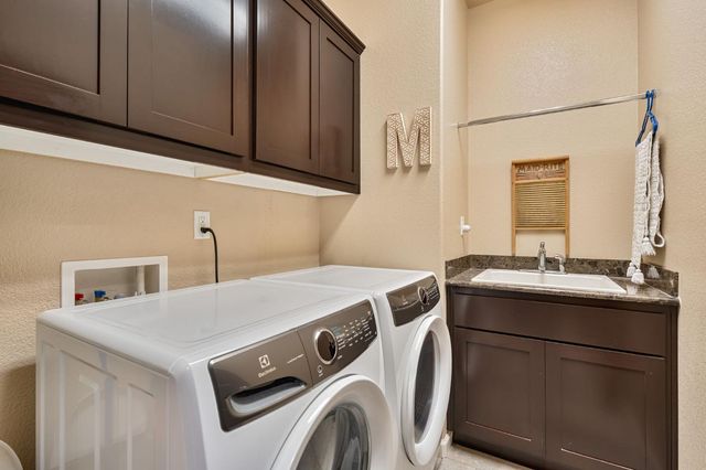 12389 Muir Trail Way, Rancho Cordova, CA 95742