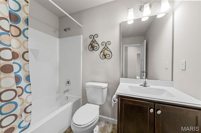 325 Spring Valley Drive, Winfield, MO 63389