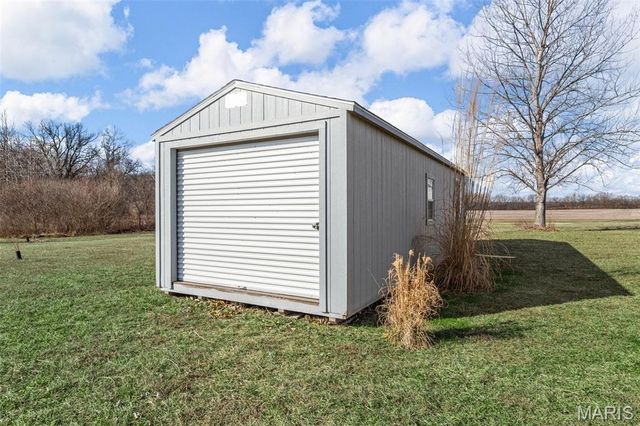 325 Spring Valley Drive, Winfield, MO 63389