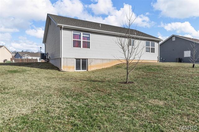 325 Spring Valley Drive, Winfield, MO 63389