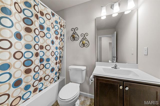 325 Spring Valley Drive, Winfield, MO 63389