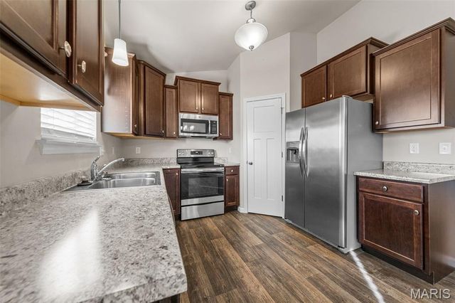 325 Spring Valley Drive, Winfield, MO 63389