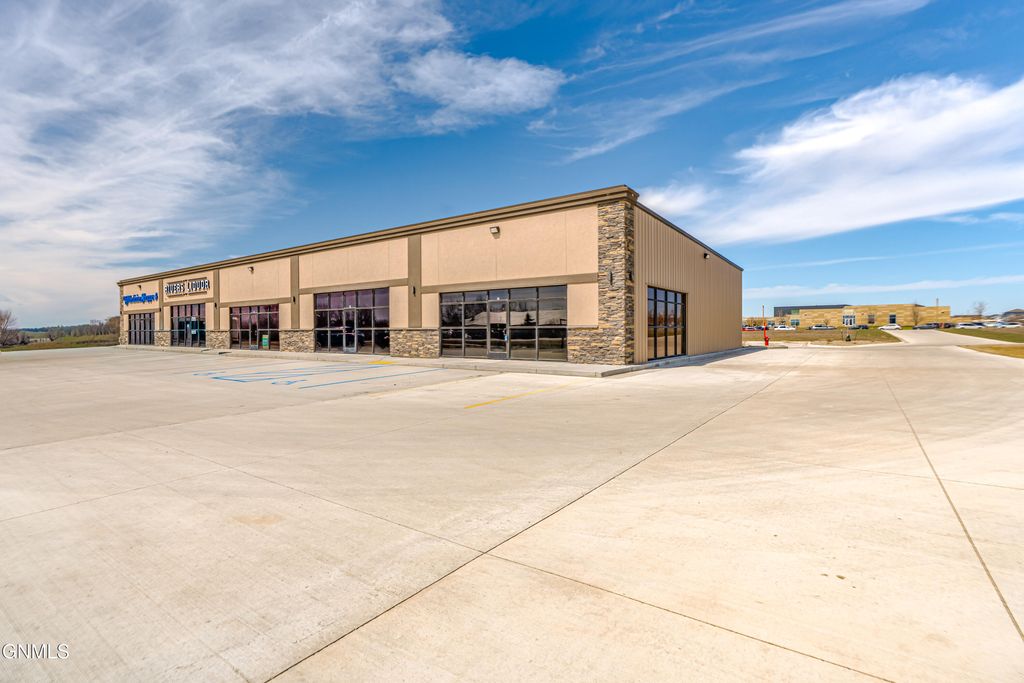 105 Mcdougall Drive N, Lincoln, ND 58504 photo 4