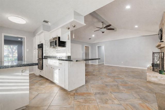 9223 Sandstone Street, Houston, TX 77036