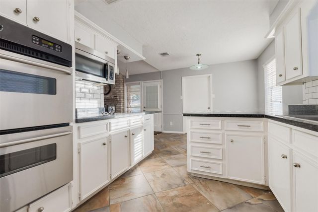 9223 Sandstone Street, Houston, TX 77036