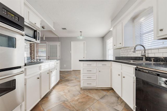 9223 Sandstone Street, Houston, TX 77036