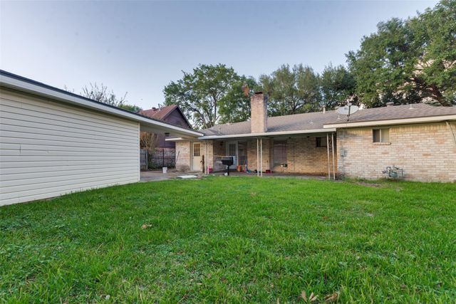 9223 Sandstone Street, Houston, TX 77036