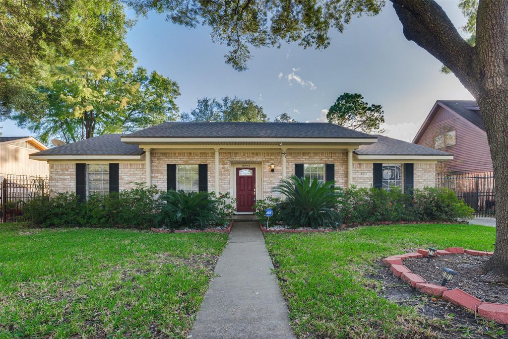 9223 Sandstone Street, Houston, TX 77036
