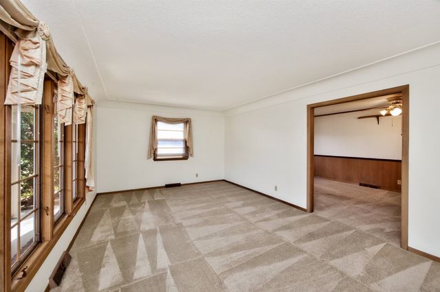 2012 66th Street, Windsor Heights, IA 50324