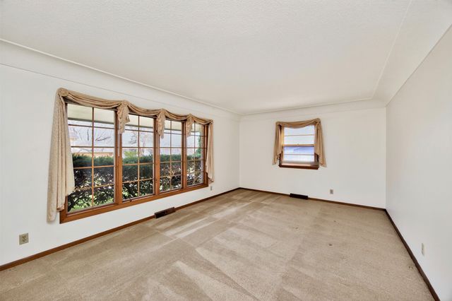 2012 66th Street, Windsor Heights, IA 50324