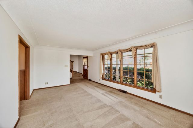 2012 66th Street, Windsor Heights, IA 50324