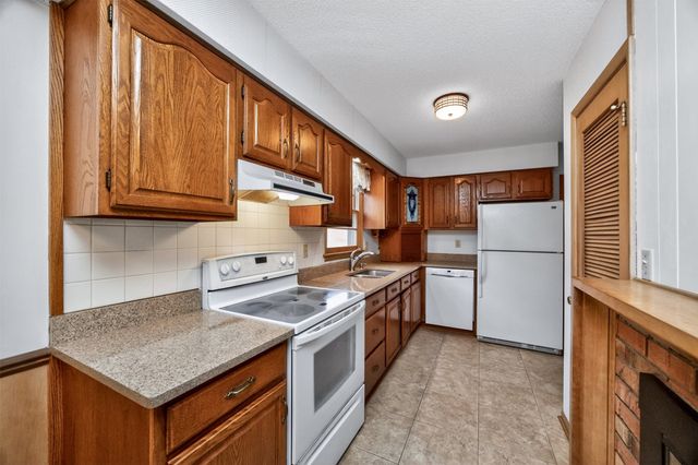 2012 66th Street, Windsor Heights, IA 50324