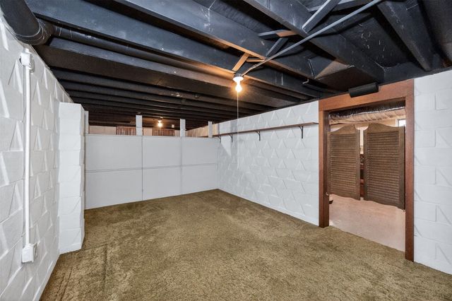 2012 66th Street, Windsor Heights, IA 50324