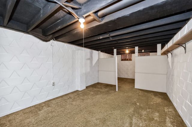 2012 66th Street, Windsor Heights, IA 50324