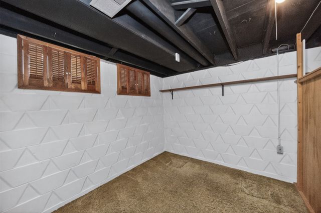 2012 66th Street, Windsor Heights, IA 50324