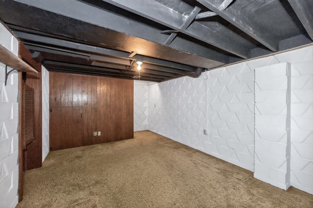 2012 66th Street, Windsor Heights, IA 50324