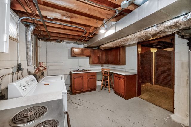 2012 66th Street, Windsor Heights, IA 50324