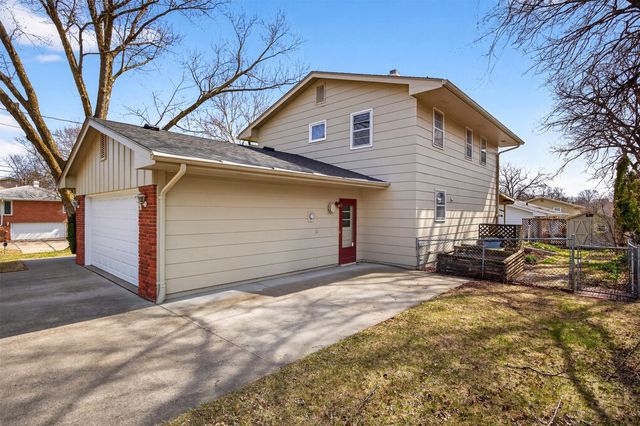 2012 66th Street, Windsor Heights, IA 50324