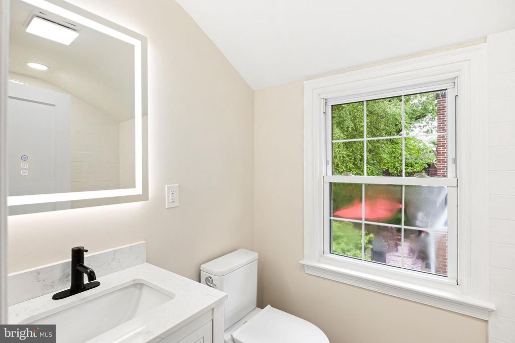 Image 14 of property listing at 776 BROOKE RD, Glenside, PA 19038