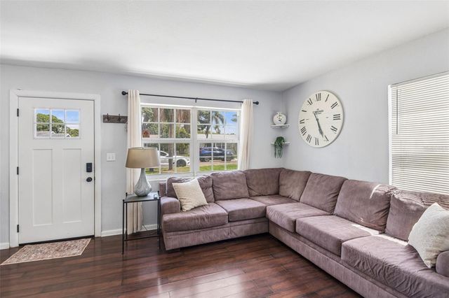 4218 6TH AVENUE N, St Petersburg, FL 33713