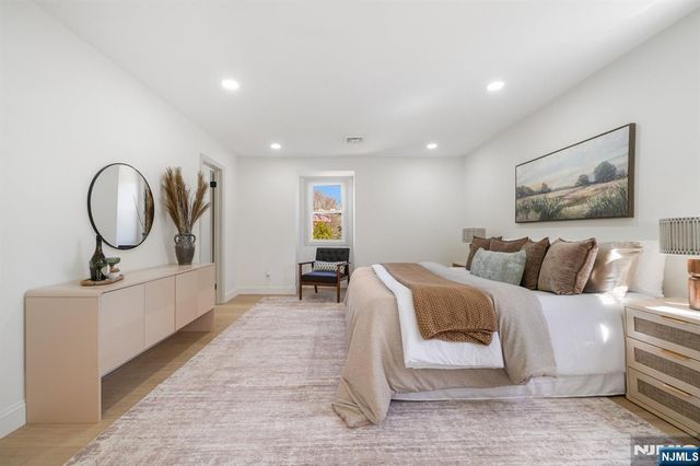 183 Wyckoff Avenue, Wyckoff, NJ 07481