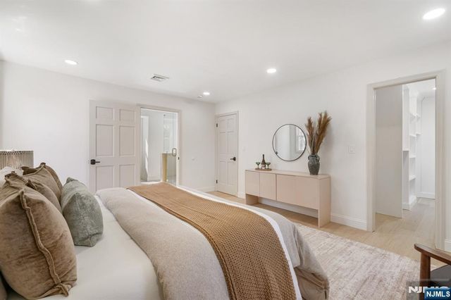 183 Wyckoff Avenue, Wyckoff, NJ 07481