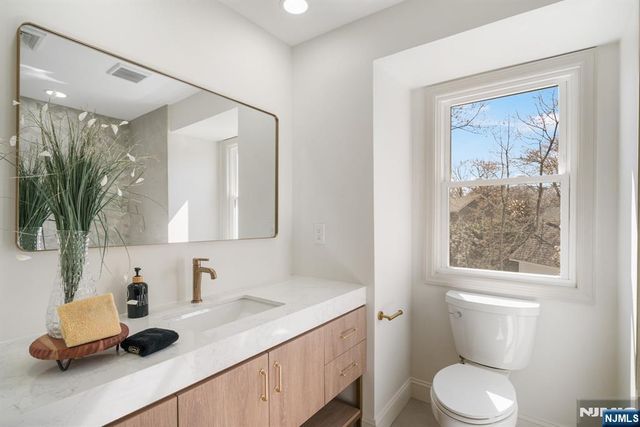 183 Wyckoff Avenue, Wyckoff, NJ 07481