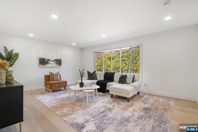 183 Wyckoff Avenue, Wyckoff, NJ 07481