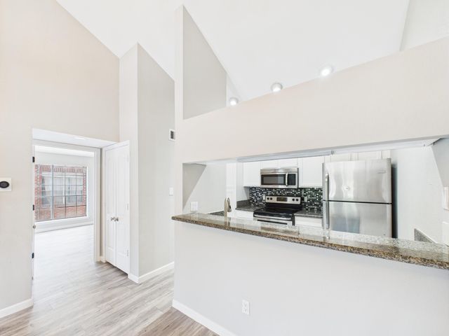 8055 Cambridge Street 26, Houston, TX 77054