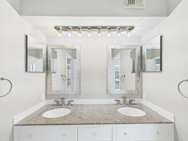 8055 Cambridge Street 26, Houston, TX 77054