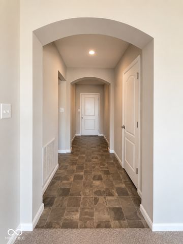 6297 N Woodhaven Drive, Mccordsville, IN 46055