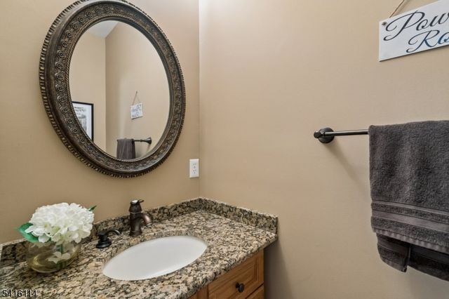 62 Mackenzie Ln N, Denville Twp., NJ 07834