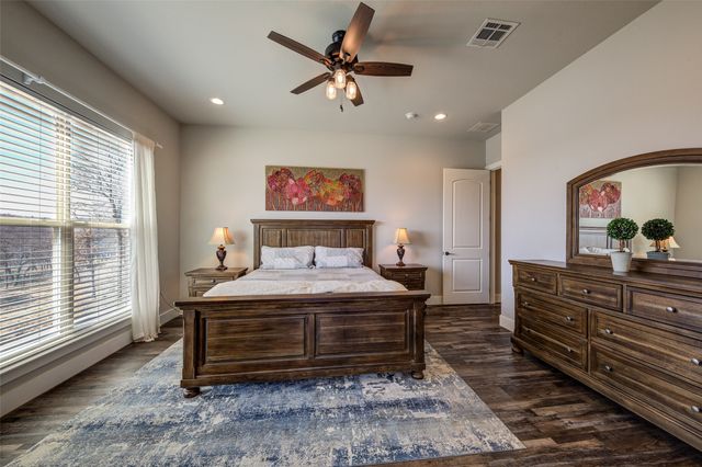 133 Sunset Bay Pointe Court, Chico, TX 76431