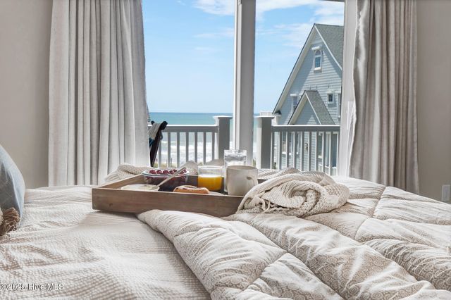 4254 Island Drive, N Topsail Beach, NC 28460