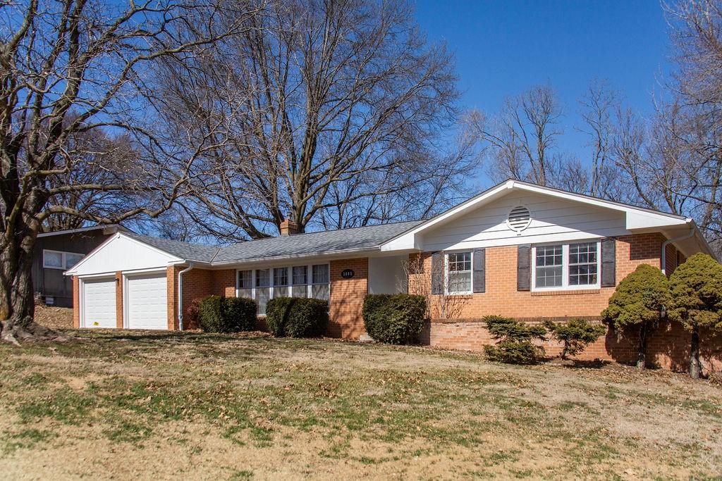 3005 Joslin Lane, St Joseph, MO 64506 — exterior