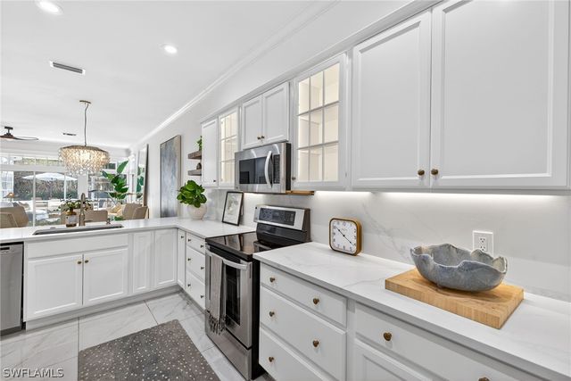 114 Amblewood LN 9-903, Naples, FL 34105