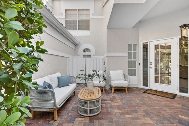 114 Amblewood LN 9-903, Naples, FL 34105