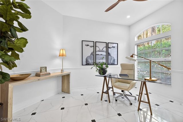 114 Amblewood LN 9-903, Naples, FL 34105