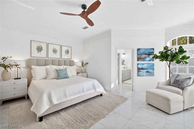 114 Amblewood LN 9-903, Naples, FL 34105