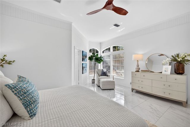 114 Amblewood LN 9-903, Naples, FL 34105