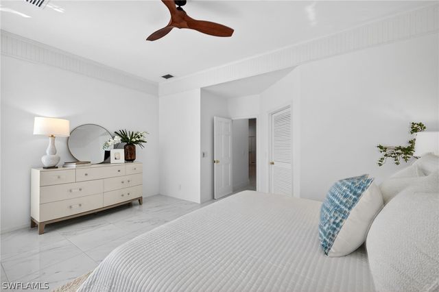 114 Amblewood LN 9-903, Naples, FL 34105