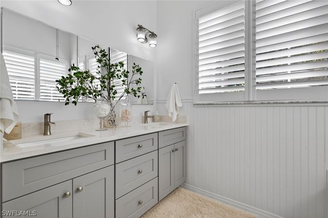 114 Amblewood LN 9-903, Naples, FL 34105